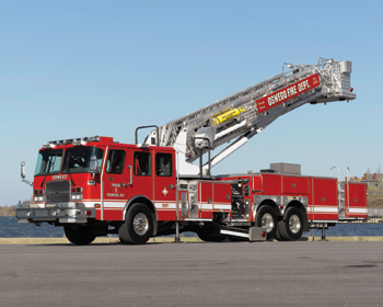 E-ONE's jacking system for this Oswego (NY) Fire Department 95-foot midmount aerial platform