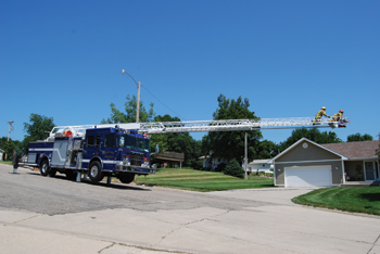 Smeal Fire Apparatus built this 75-foot aerial ladder on a single axle for the Sullivan (IL) Fire Department with drop down jacks