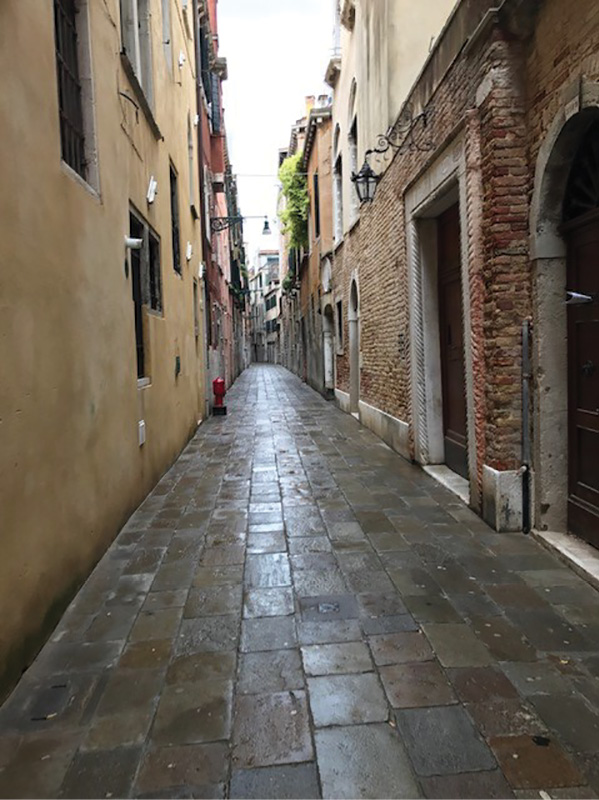 1 Many streets in Italy are only wide enough for a single small passenger vehicle. (Photos by author.)  