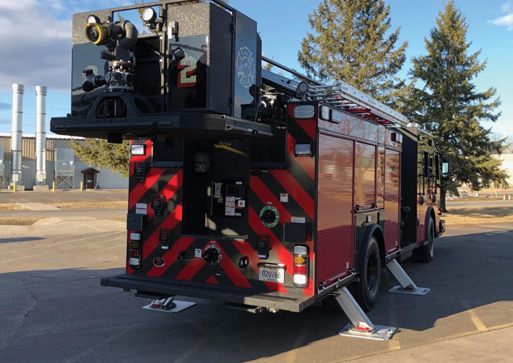 The rear of the unit showing the bucket and short jacking.