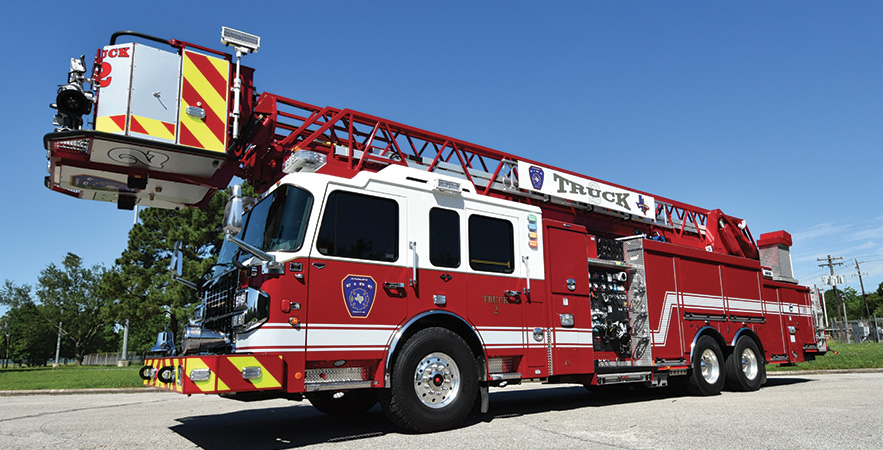 Spartan ER—Forney (TX) Fire Department 100-foot rear-mount platform quint. Gladiator LFD cab and chassis; Cummins X15 565-hp engine; Waterous CSU 2,000-gpm pump; Pro Poly 400-gallon polypropylene water tank; 30-gallon foam cell; FoamPro 2002 single-agent foam system. Dealer: Ryan Snowden, Metro Fire Apparatus Specialists Inc, Houston, TX.