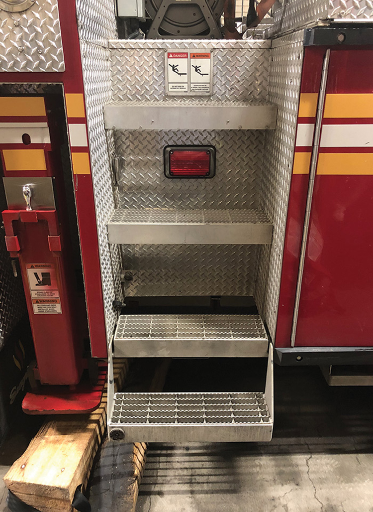 The hinged step on the Seagrave’s access stair requires minimum distance to deploy and put into place.  