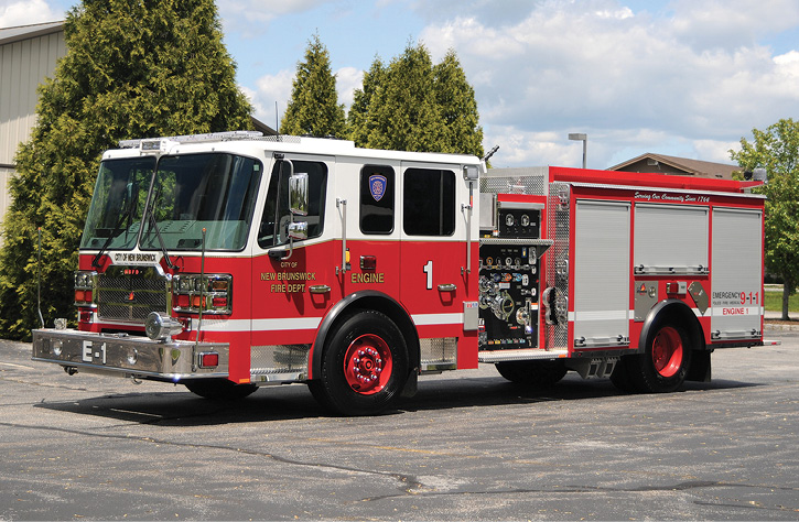 The New Brunswick (NJ) Fire Department’s rig has a 1,750-gpm pump and a 500-gallon booster tank with high left- and low right-side compartmentation. It has three rear 2½-inch discharges. Like many “hose-conscious” engine companies, Engine 1 carries high-rise packs above the right-side compartments beneath the side-hung ground ladders.  