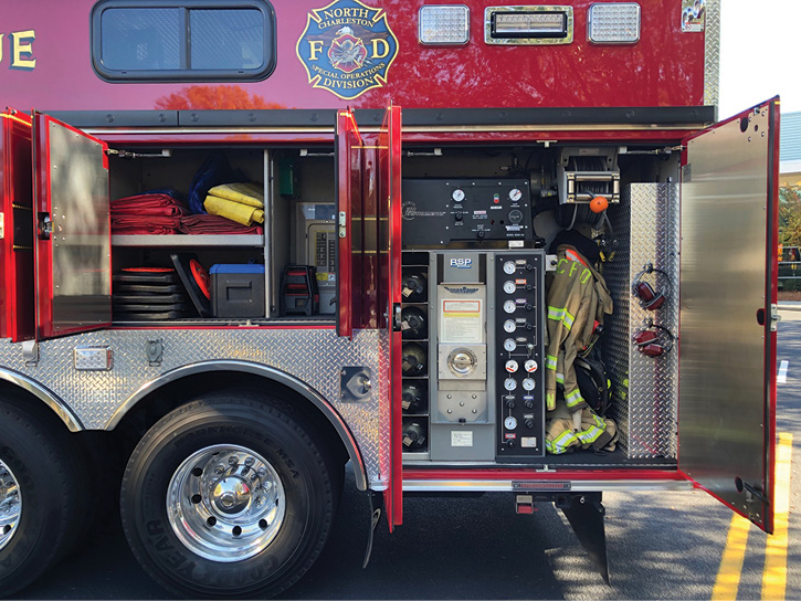 The end compartment on the driver’s side of the rescue holds a two-bottle SpaceSaver® air filling station with an air control panel arranged vertically alongside.